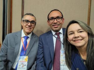 Dc. Edison Rodriguez, Dc. Jorge Luís Ibañez y Zulma Jinneth Muñoz A. participando de las Jornadas de Pediatría 2026