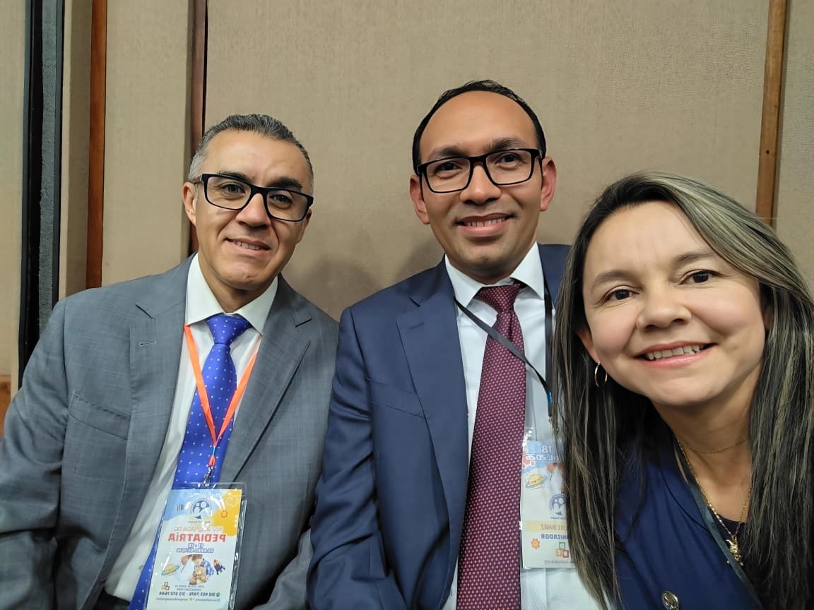 Dc. Edison Rodriguez, Dc. Jorge Luís Ibañez y Zulma Jinneth Muñoz A. participando de las Jornadas de Pediatría 2026