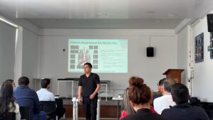 Explicaciones a los especialistas asistentes al curso de trauma pediátrico y POCUS en Boyacá.